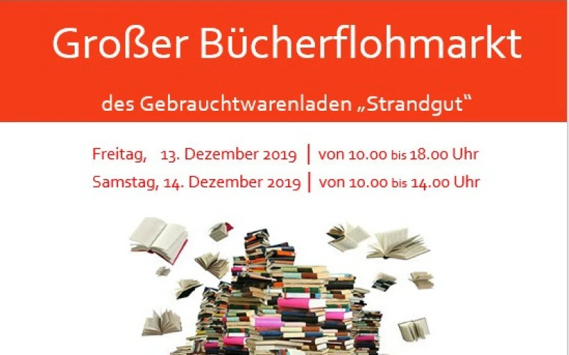 Flyer f&uuml;r den B&uuml;cherflohmarkt des Gebrauchtwarenladen "Strandgut". Es fand am 13. und 14. Dezember 2019 statt. abgebildet ist ein Stapel fliegender B&uuml;cher und in roter Schrift. "Angebot von 1 kg B&uuml;cher f&uuml;r 1 &euro;".