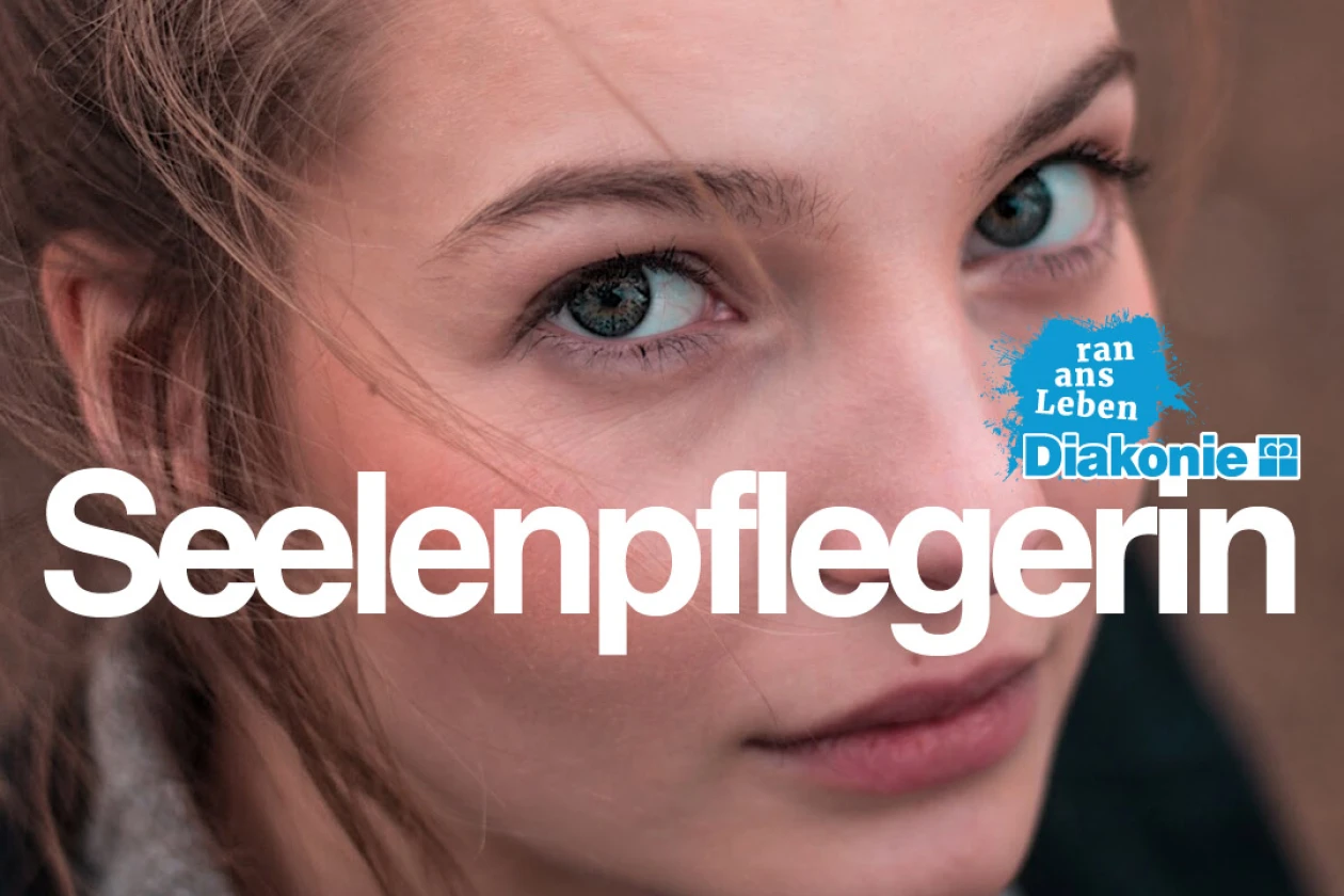 Werbeplakat f&uuml;r Diakonie mit dem Wort "Seelenpflegerin" und einem Portr&auml;t einer jungen Frau mit hellen Haaren. Das Plakat wirbt f&uuml;r FSJ, Praktikum und duales Studium bei der Diakonie im Rems-Murr-Kreis.